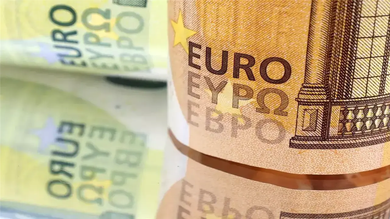 سعر اليورو مقابل الجنيه اليوم يثير اهتمام المتعاملين في الأسواق
